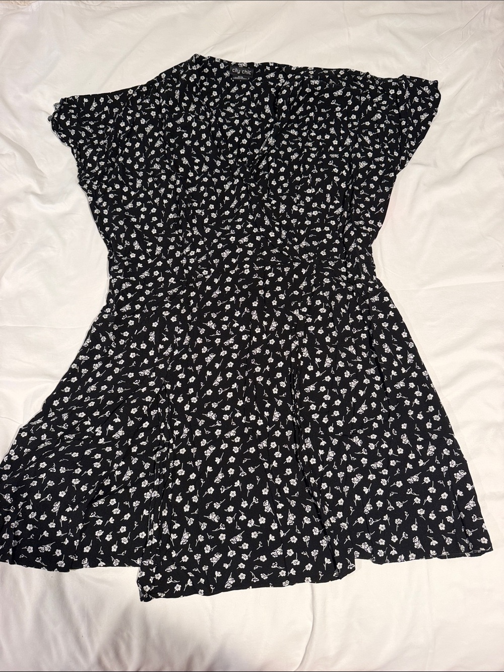 NWOT city chic Black Floral Short-Sleeve Mini Dress with Smocked Waist